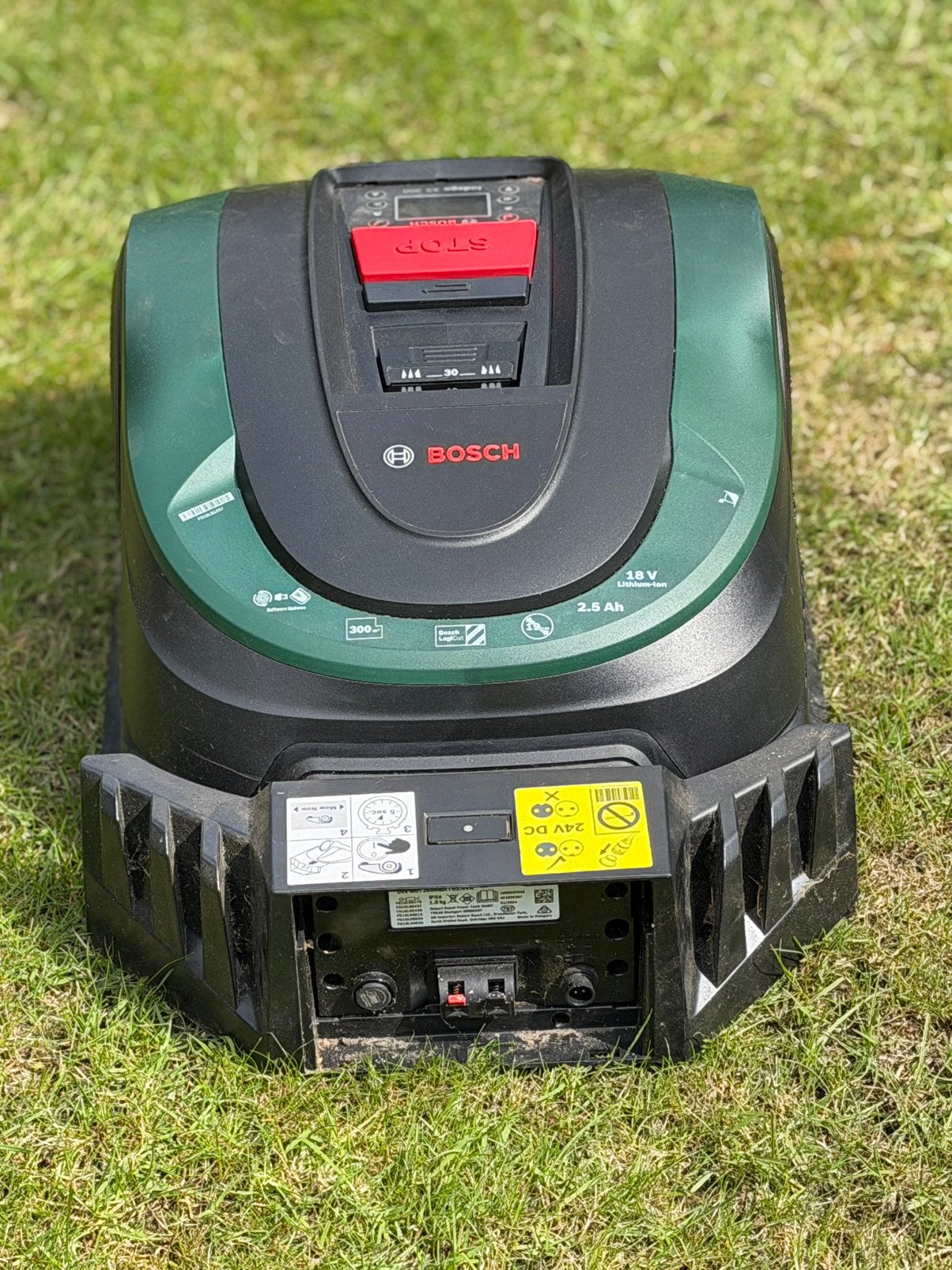 Bosch Indego XS 300 robotmaaier inlcusief garage, Ophalen of Verzenden, Zo goed als nieuw
