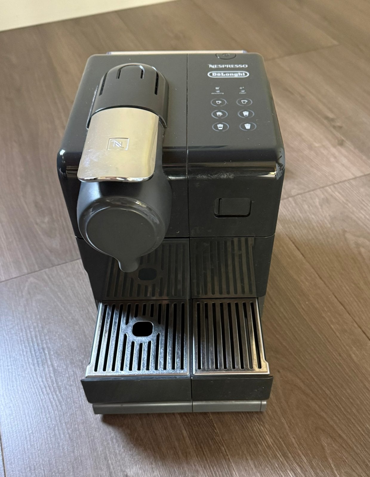Te koop. Delonghi Nespresso Lattissima Touch zgan, Witgoed en Apparatuur, Koffiezetapparaten, Ophalen, Koffiemachine, Zo goed als nieuw