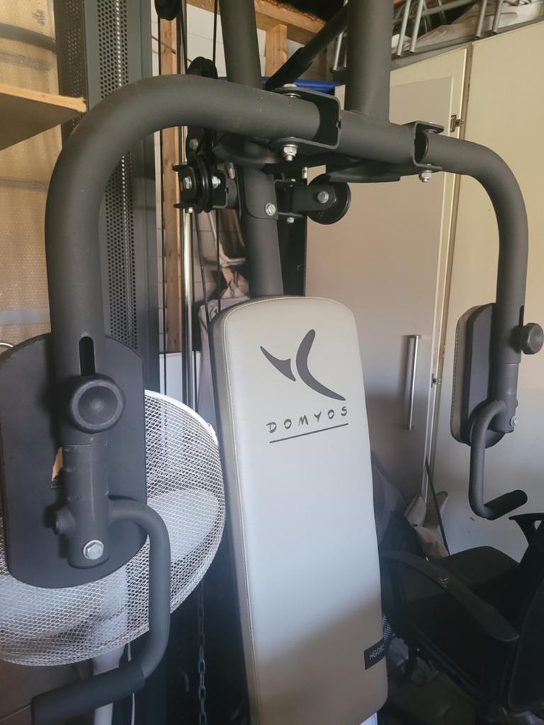 Domyos Home Gym en Fitnessbank met Halters, Ophalen, Gebruikt, Benen, Fitnessbank