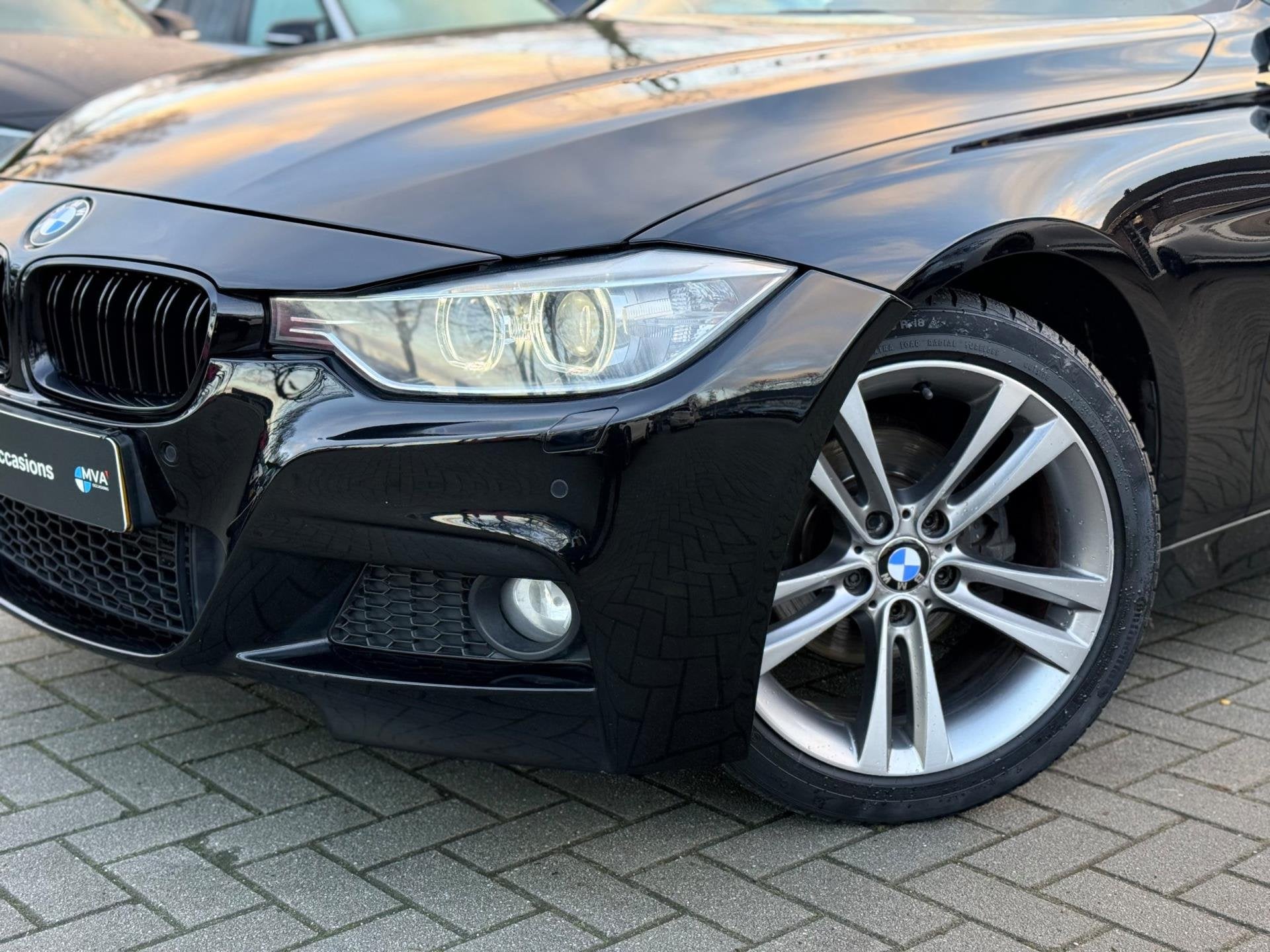 BMW 3-serie 320i High Executive M Sportpakket|Leder|18 inch|, Auto's, BMW, Achterwielaandrijving, Gebruikt, 4 cilinders, Zwart