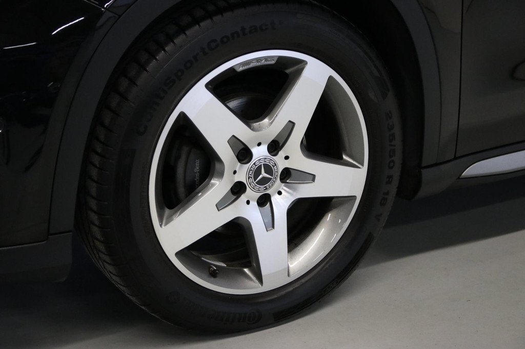Mercedes-Benz GLA-klasse 200 Edition 1/ AMG-pakket/ Trekhaak, Auto's, Mercedes-Benz, 715 kg, Zwart, Bedrijf, 1335 kg