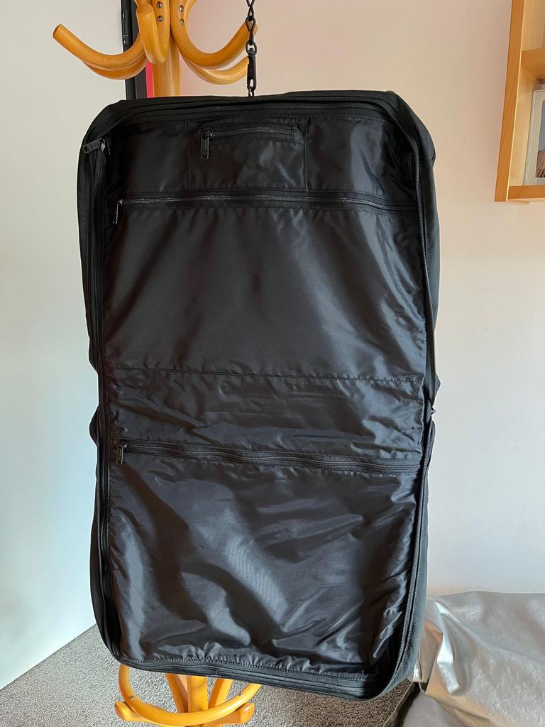 Tumi Nylon Kostuum Zak/Kleding Tas - Gebruikt, Goede Staat, 30 cm of meer, Gebruikt, Zwart, 75 cm of meer
