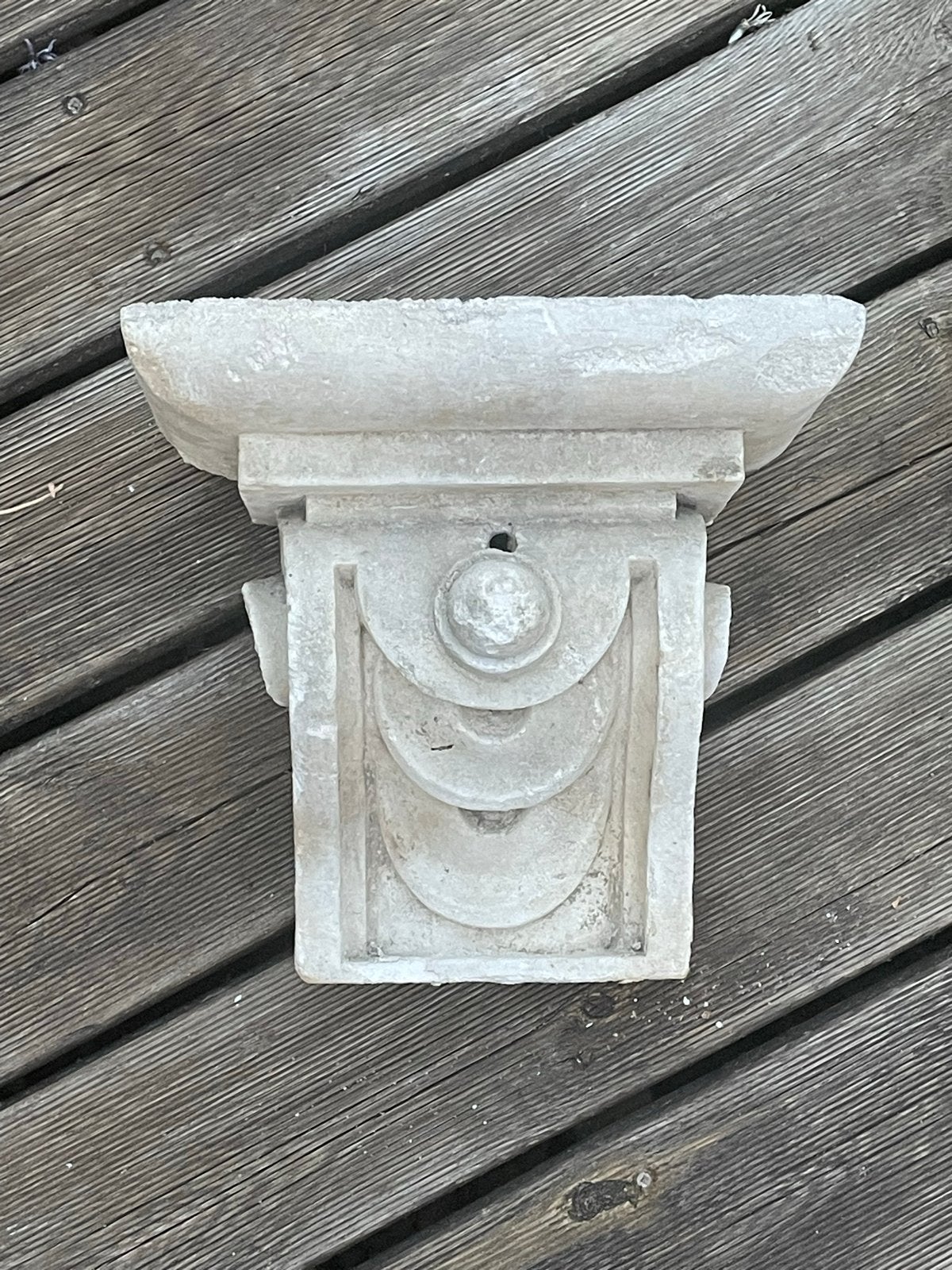 Decoratieve console van gips, Ophalen