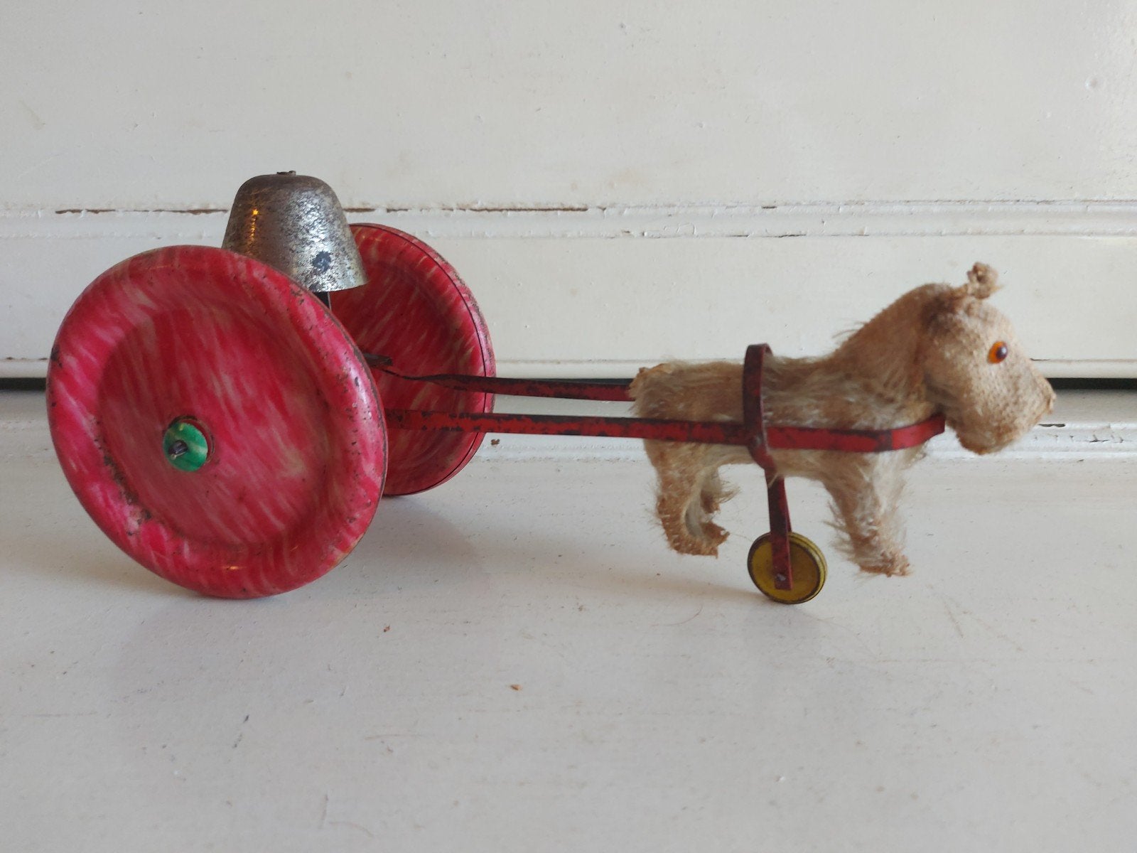 Antiek blikken bell pull toy met hond, Ophalen of Verzenden