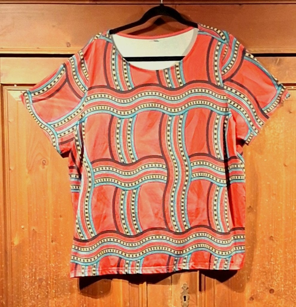 Shirt rood met leuk motief 2XL= 46-48, Maat 46/48 (XL) of groter, Ophalen of Verzenden, Zo goed als nieuw, Korte mouw