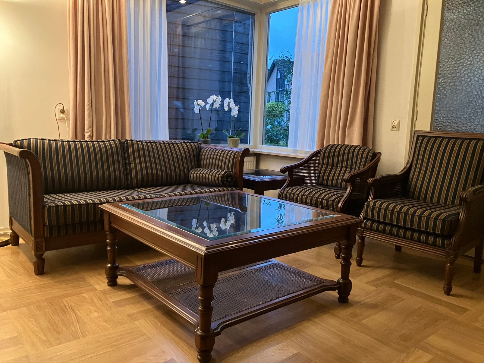 Klassieke eiken Salon en bijzettafel, Ophalen, Zo goed als nieuw, Glas, 50 tot 100 cm