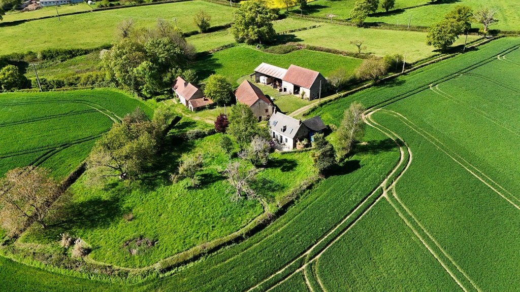 Sfeervol gerenoveerde boerderij in hartje Frankrijk, Huizen en Kamers, Frankrijk, Woonhuis, Landelijk, Saint Palais