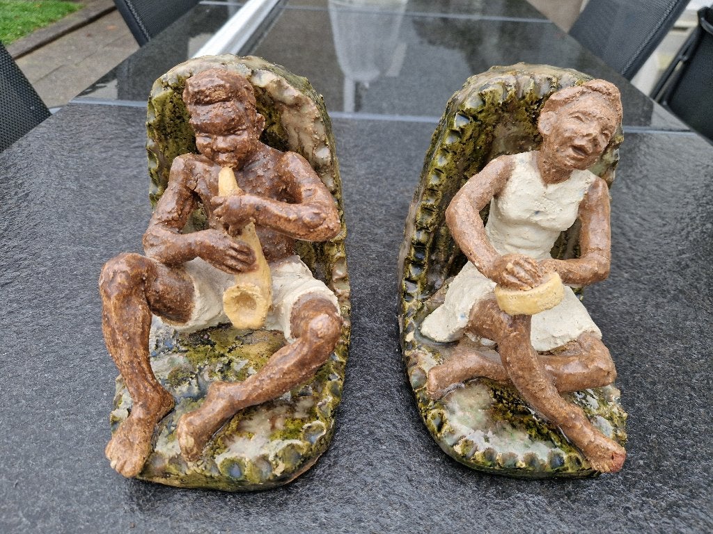 2 Geglazuurde keramieken muzikanten man en vrouw beelden., Ophalen of Verzenden, Zo goed als nieuw