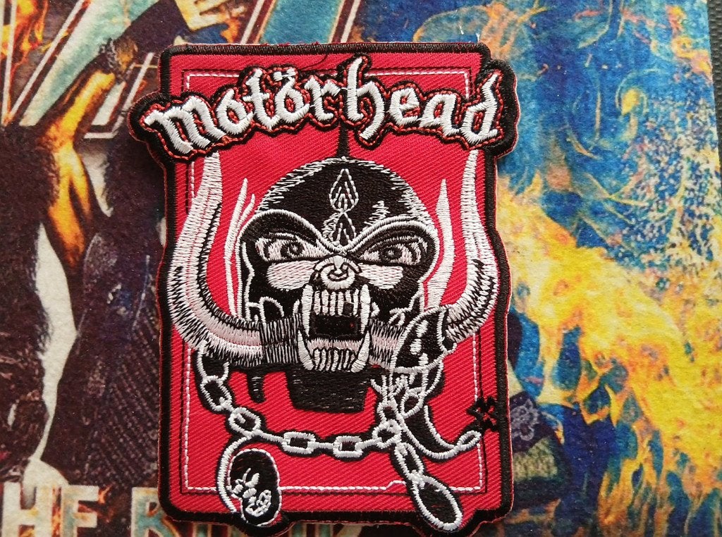 Motorhead  zeer mooie rode snaggletooth shaped patch 33, Verzenden, Nieuw, Kleding