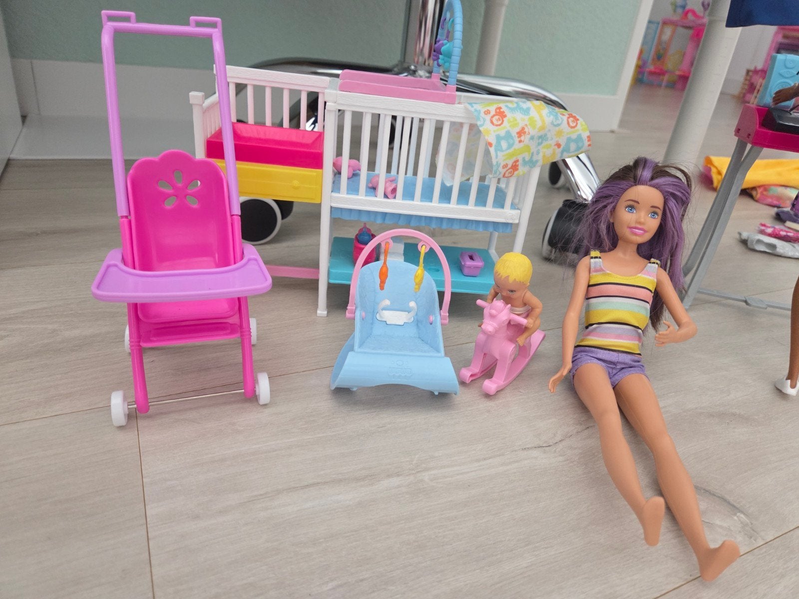 Barbie babysitter met pop, baby, kinderwagen en accessoires, Kinderen en Baby's, Ophalen, Zo goed als nieuw, Barbie