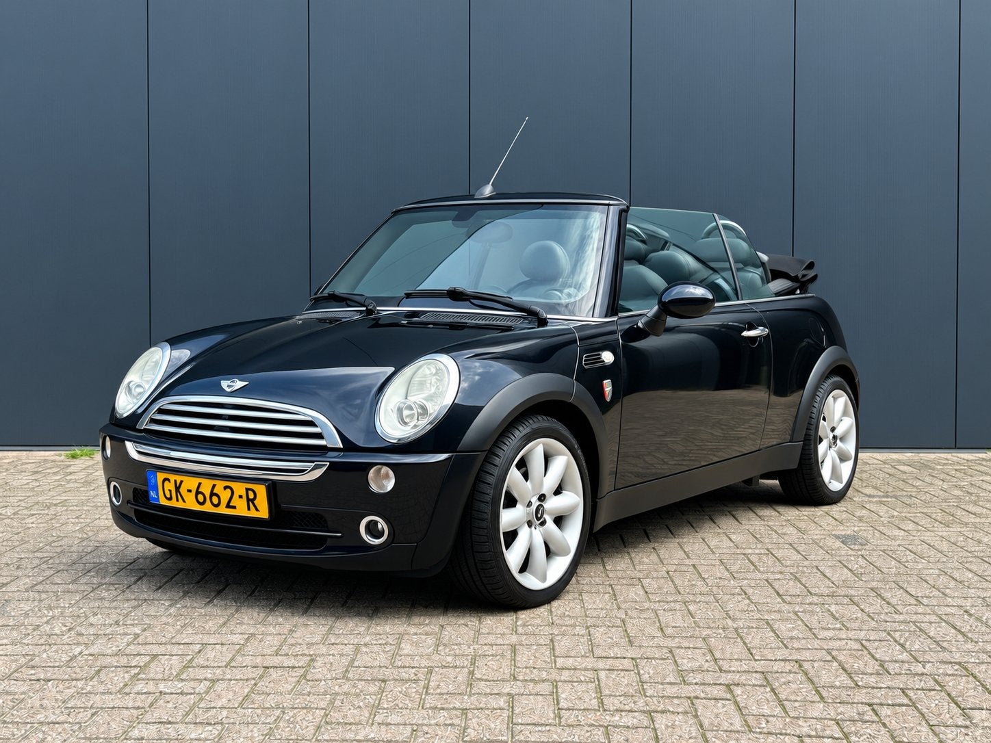 MINI Cooper Cabrio 2007 | Leder | StoelV | 17 inc Rijd Perfe, Auto's, Voorwielaandrijving, Zwart, 4 cilinders, Cabriolet