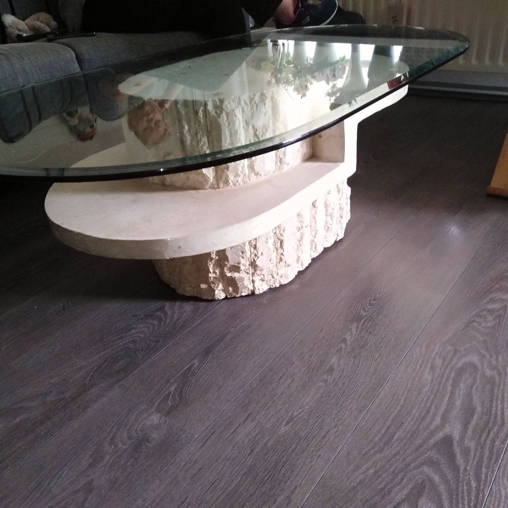 Vintage salontafel Mactan-steen met ovale glasplaat, Ophalen, Overige materialen, Gebruikt, 100 tot 150 cm
