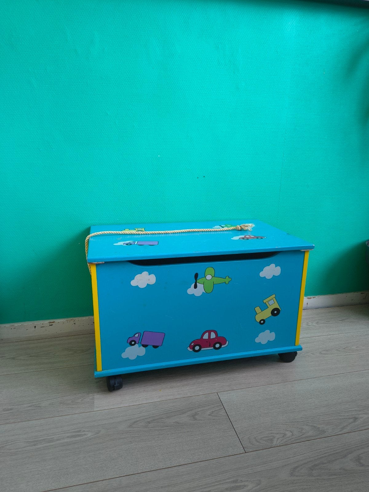 Leuke speelgoedkist op wieltjes, Ophalen, Gebruikt, Jongen of Meisje
