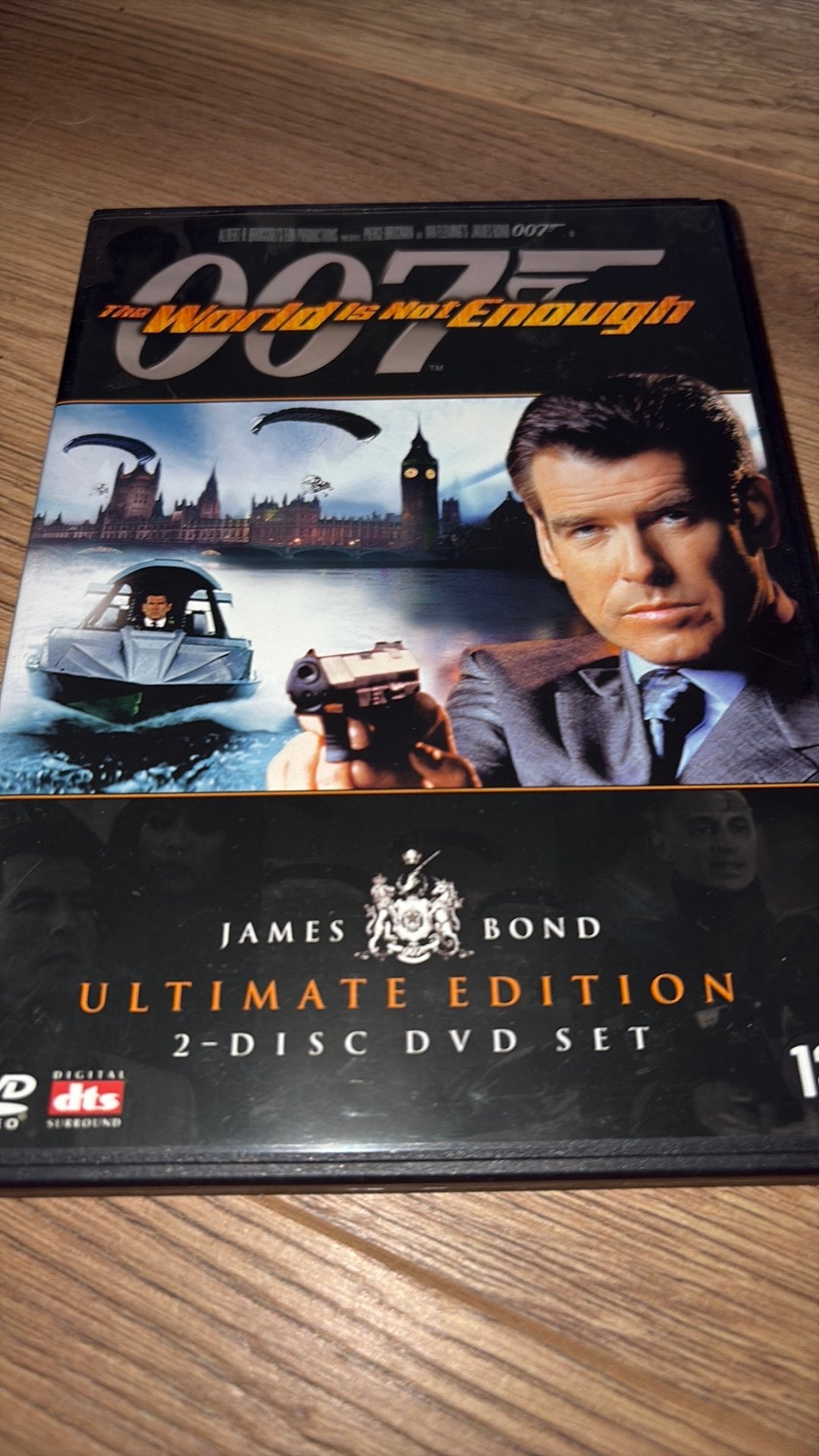 The World is not Enough met Pierce Brosnan als James Bond., Cd's en Dvd's, Vanaf 12 jaar, Ophalen of Verzenden, Zo goed als nieuw