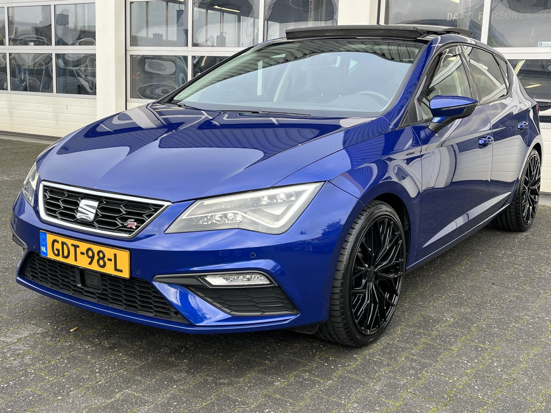 SEAT Leon 1.8 TSI FR 180 pk Panoramadak 19" lichtmetalen vel, Auto's, Voorwielaandrijving, Dealer onderhouden, Gebruikt, 4 cilinders