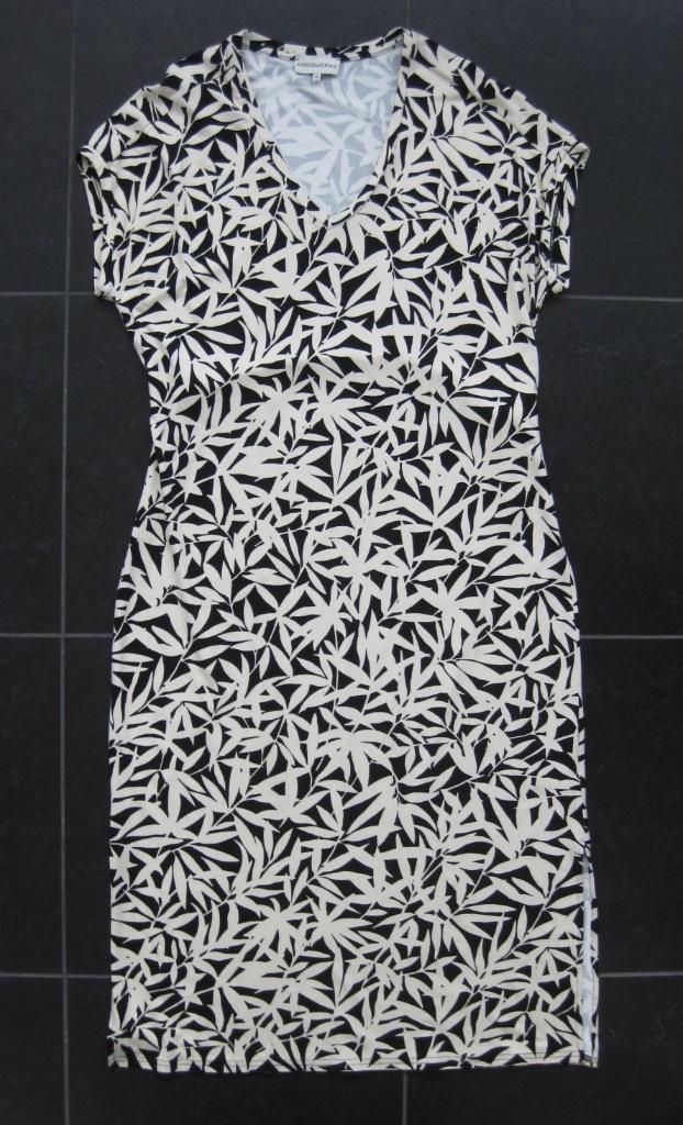 &Co Woman jurk Valerie leafprint. zwart-crème blaadjes XL 42, Kleding | Dames, Jurken, Overige kleuren, Maat 42/44 (L), &Co Woman
