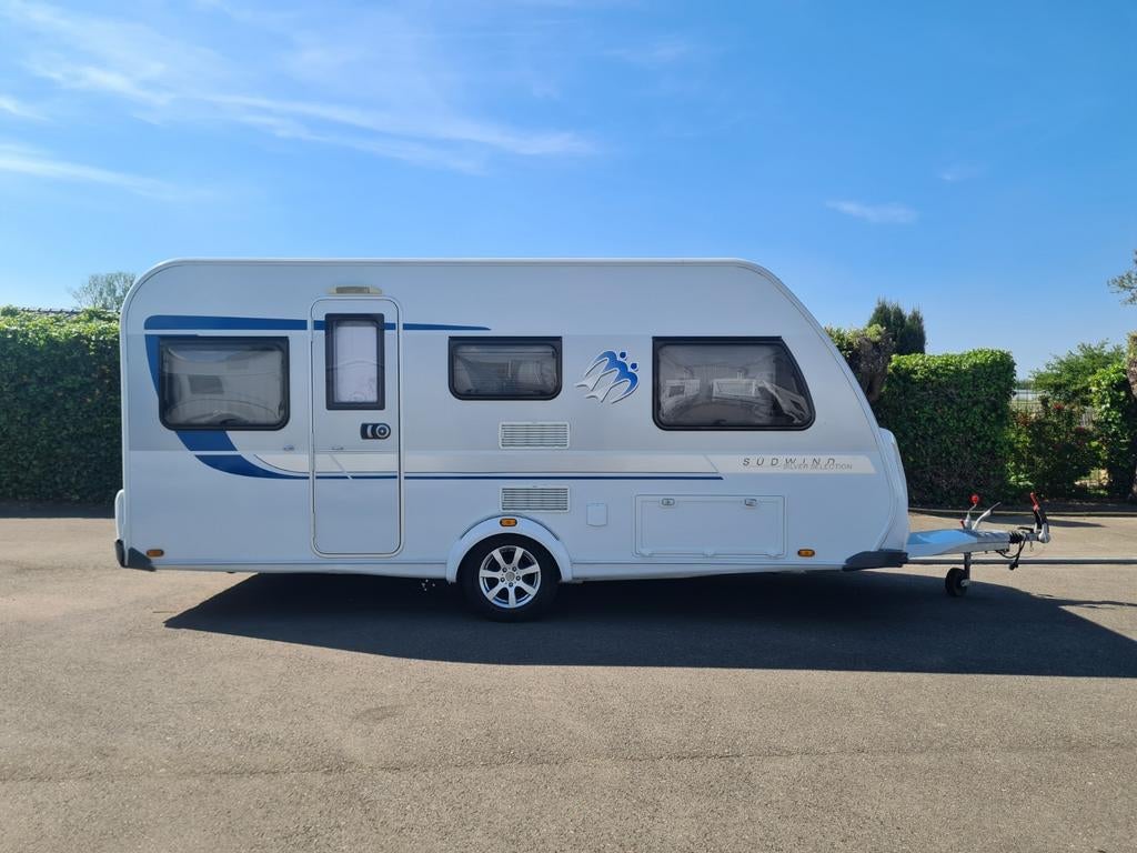 Knaus Sudwind 460 EU ( incl. stallingsmogelijkheid ), Caravans en Kamperen, Rondzit, Bedrijf, 4 tot 5 meter, Schokbreker