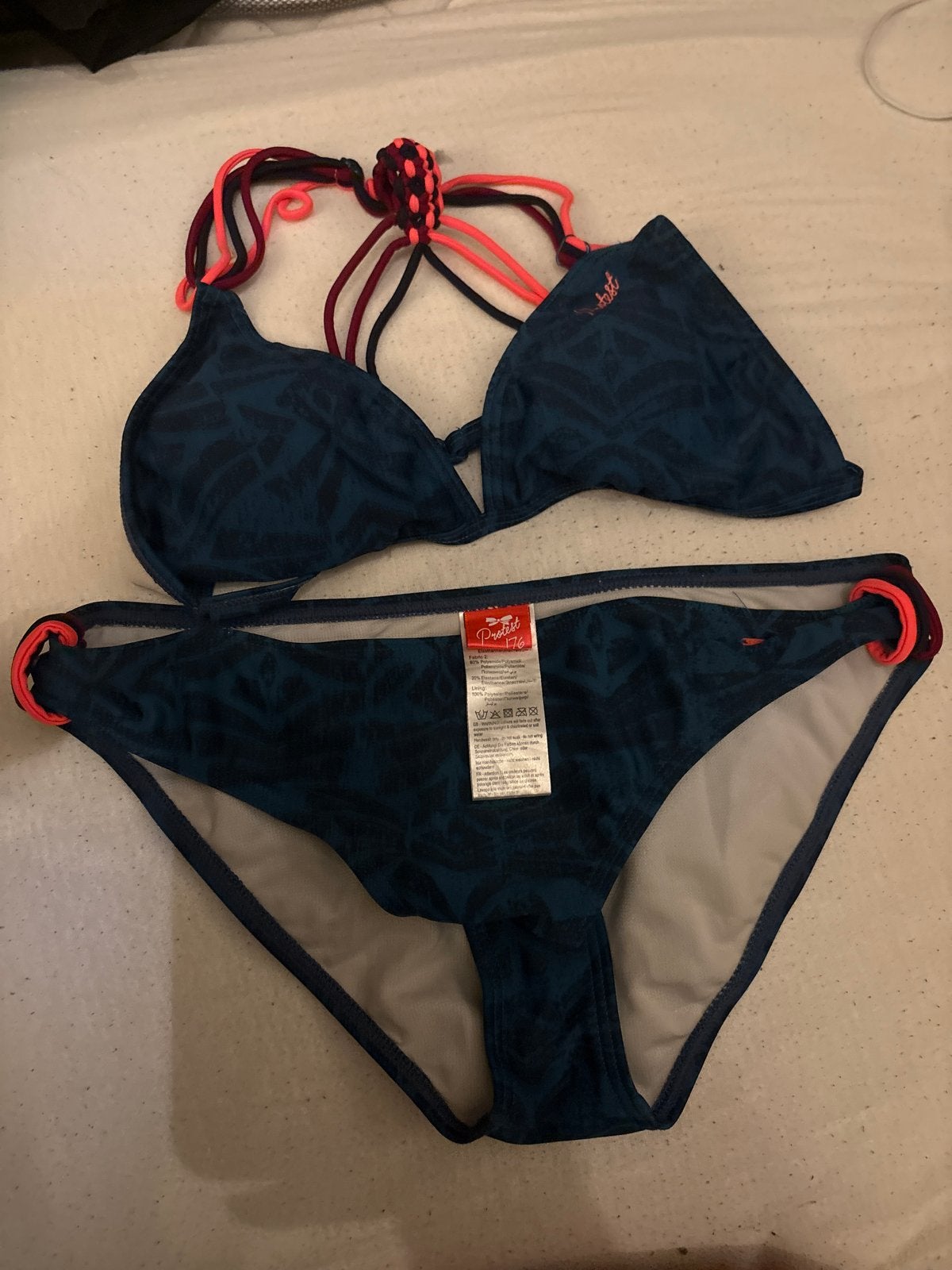 Protest Bikini - Blauw met roze/rode details mt 176, Kleding | Dames, Badmode en Zwemkleding, Ophalen, Zo goed als nieuw, Blauw