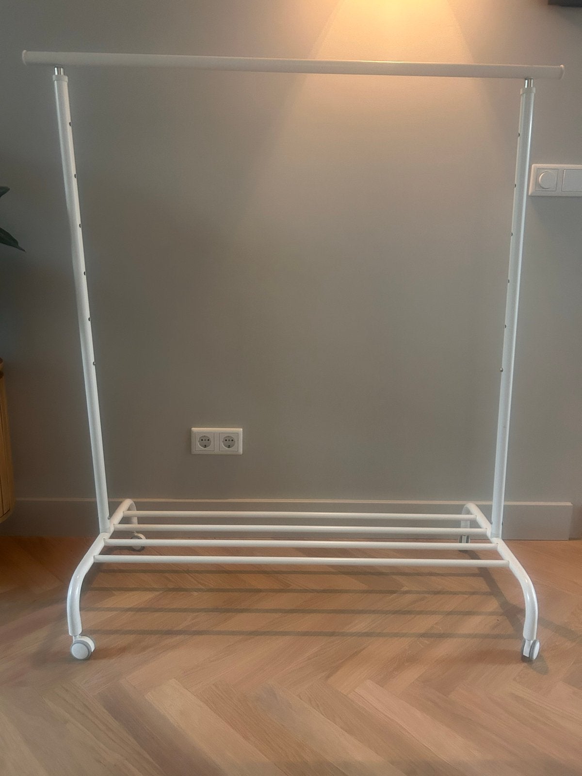 IKEA Rigga kledingrek, Kleding | Dames, Kledingrekken, Ophalen, Met wielen, Zo goed als nieuw