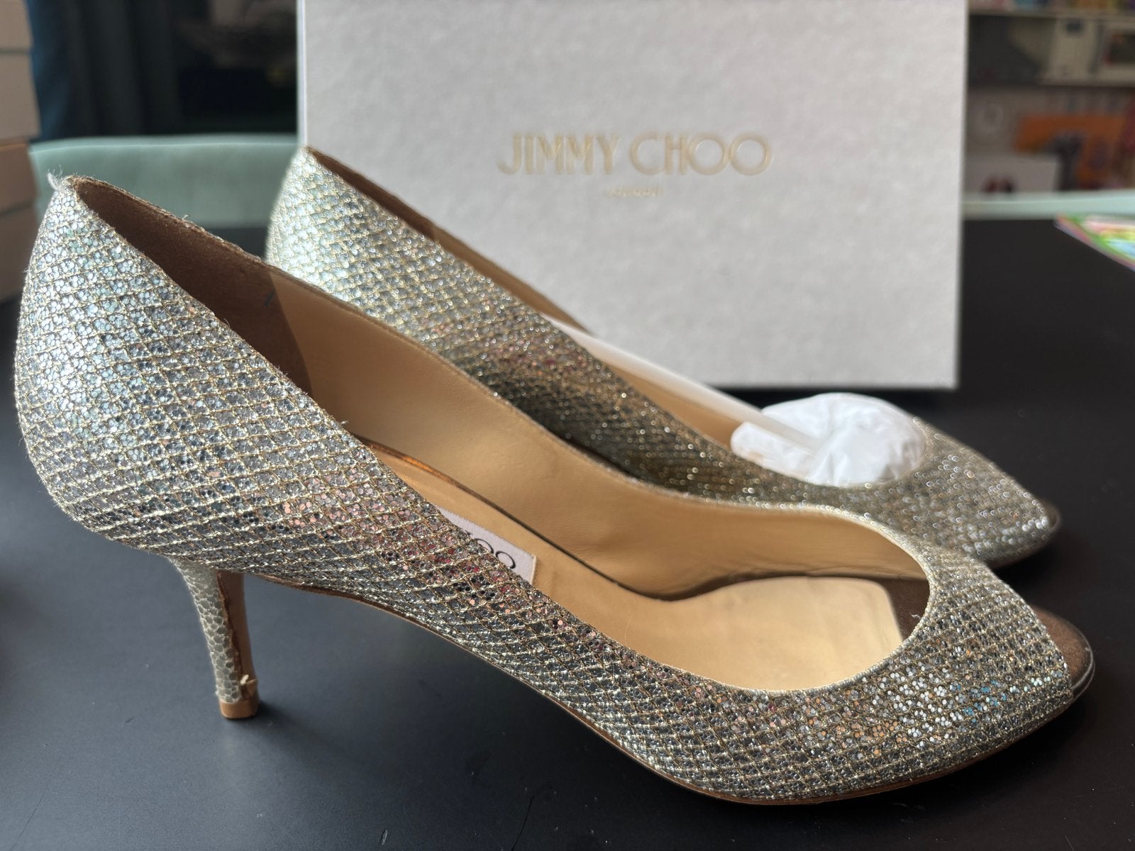 Jimmy Choo Isabel Champagne Glitter Peep-Toe Pumps Maat 40, Kleding | Dames, Schoenen, Ophalen of Verzenden, Gedragen, Overige kleuren