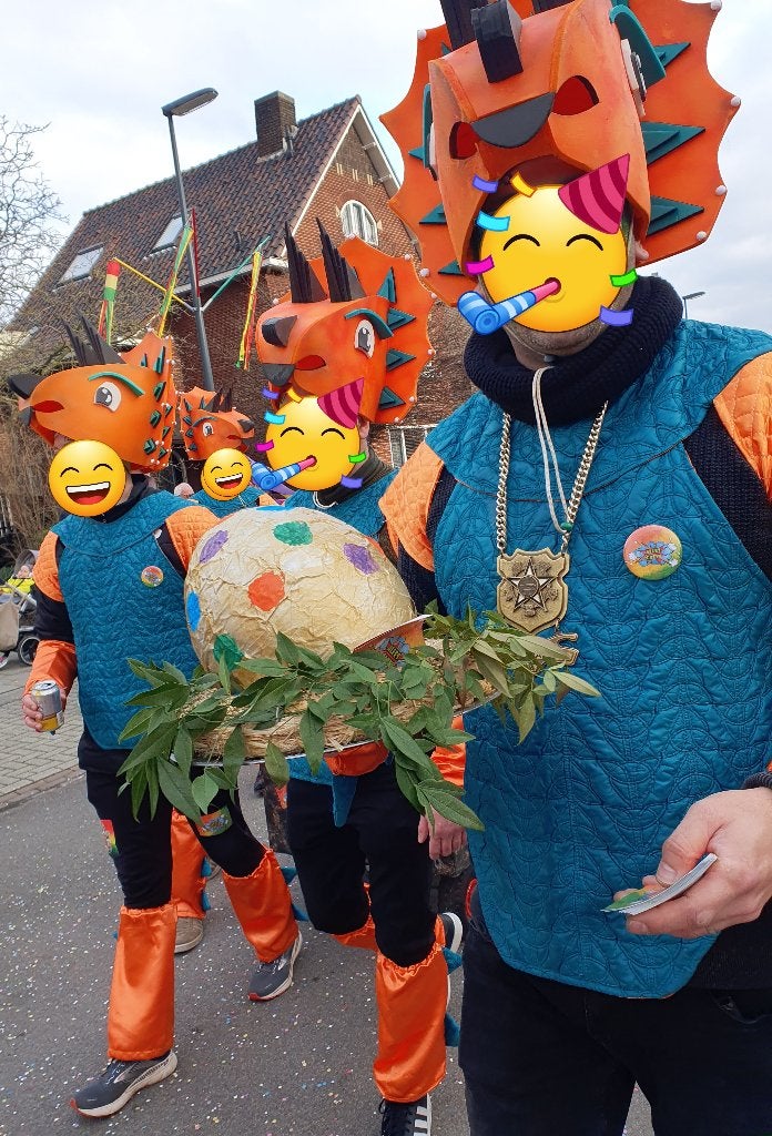 Carnavals groep dino, Carnaval, Zo goed als nieuw, Kleding, Ophalen