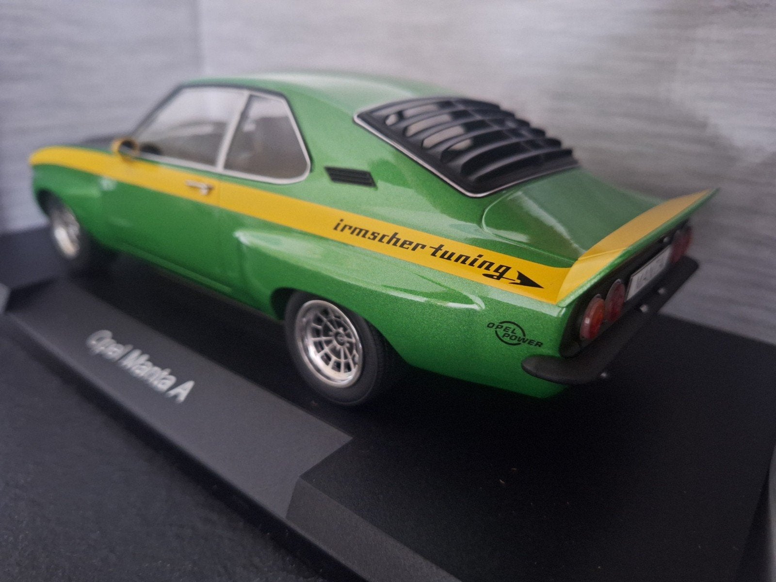 Opel Manta A 1974 Schaal 1:18, Hobby en Vrije tijd, Modelauto's | 1:18, Overige merken, MCG, Nieuw, Ophalen of Verzenden