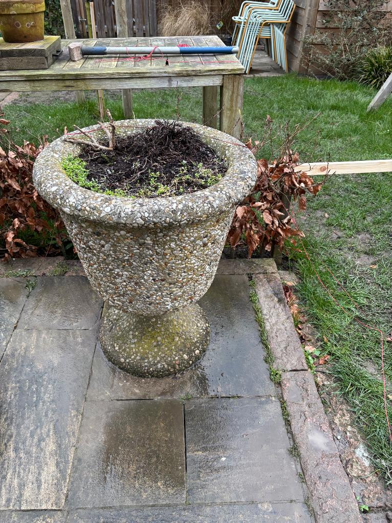 Grind stenen bloempot / kelk, Tuin en Terras, Ophalen, Steen, Gebruikt, 40 cm of meer