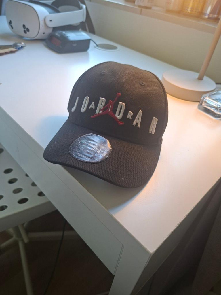 Jordan pet zwart - Zo goed als nieuw, Kleding | Heren, Hoeden en Petten, Jordan, One size fits all, Ophalen of Verzenden, Pet