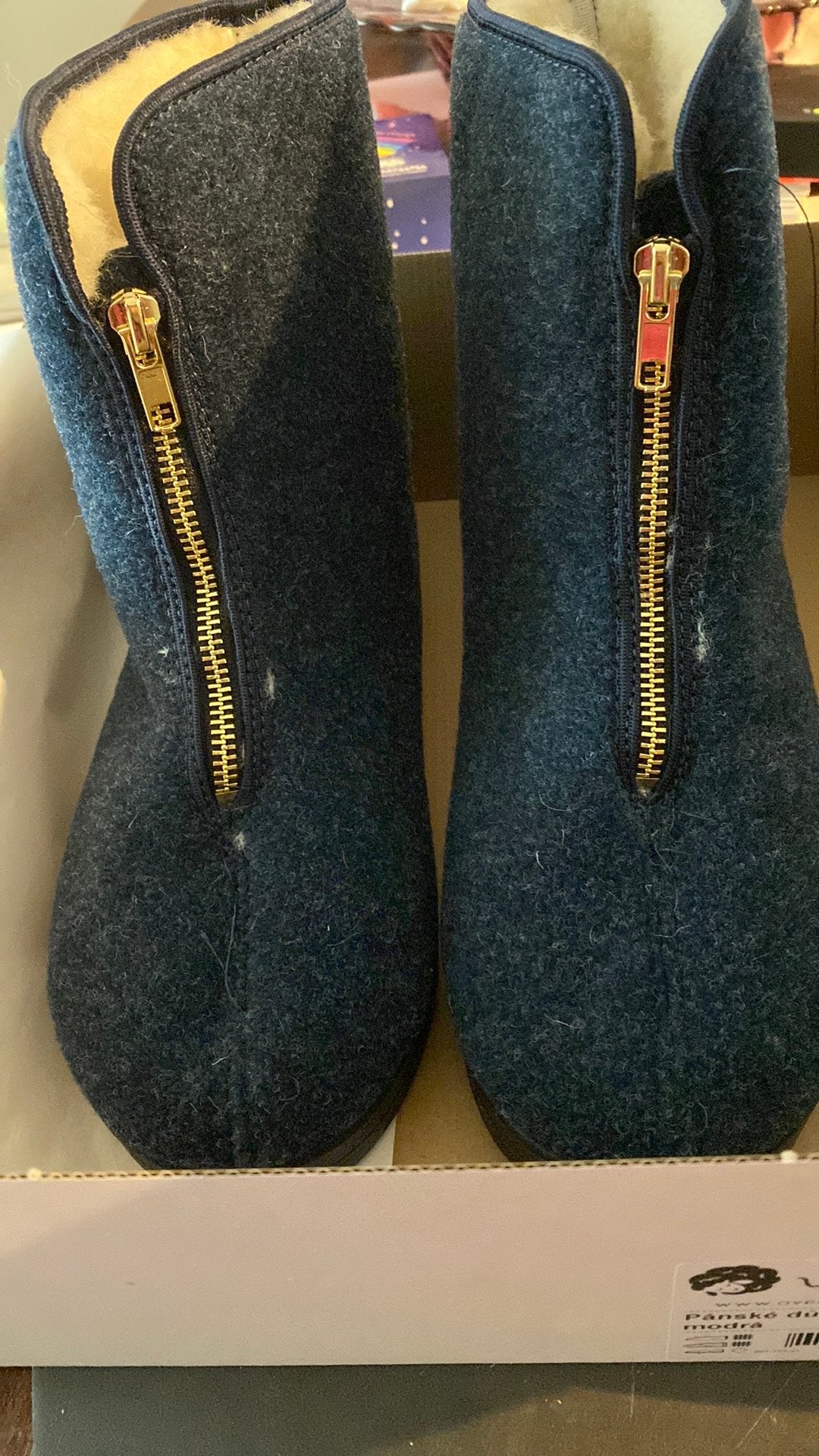 Lamswollen pantoffels donkergrijs/zwart nieuw, maat 42,5, Ophalen of Verzenden, Nieuw, Zwart, Pantoffels of Sloffen