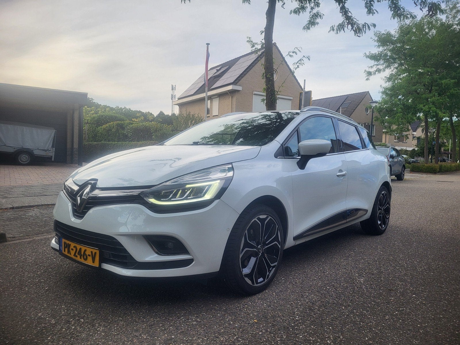 Renault Clio Estate 1.2 TCe Bose 120 PK | 2017 | Parelmoer, Voorwielaandrijving, 4 cilinders, Origineel Nederlands, Handgeschakeld