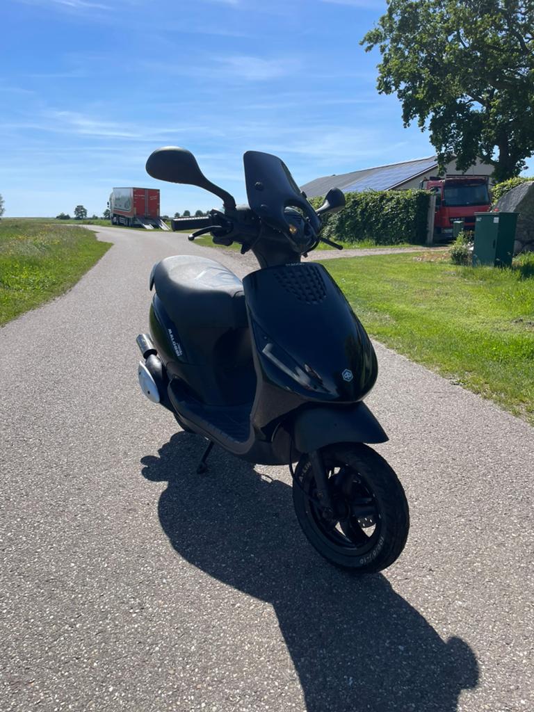 Piaggio zip 50cc 2t brom ~ bomvol opties, Fietsen en Brommers, Scooters | Piaggio, Zo goed als nieuw, Zip, Tweetakt, Ophalen