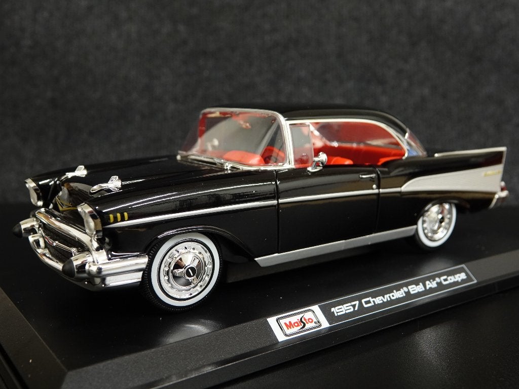 Maisto 1:18 1957 Chevrolet Bel Air zwart, Hobby en Vrije tijd, Maisto, Auto, Onbekend, Nieuw