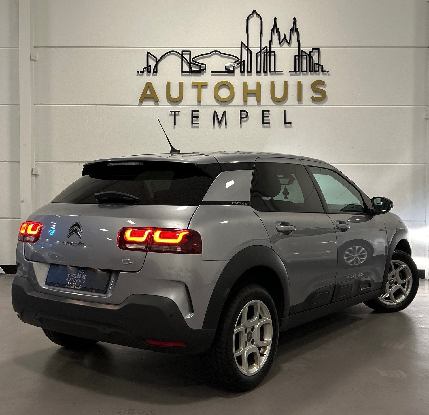 Citroen C4 Cactus 1.2 PureTech Shine Automaat Airco Camera C, Auto's, Stof, Gebruikt, Bedrijf, 3 cilinders