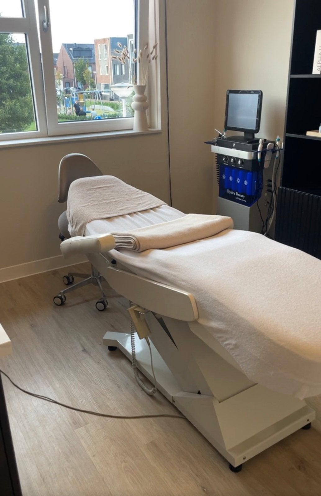 Witte behandelstoel elektrisch, Ophalen, Gebruikt, Massagetafel