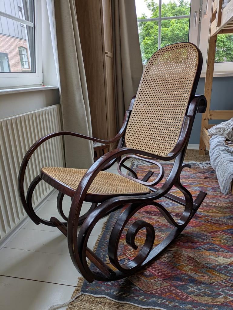Antieke Thonet Schommelstoel met Rotan Zitting en Rugleuning, Ophalen