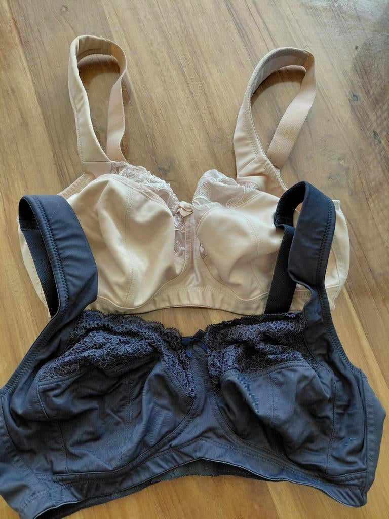 2x Anita BH's: Donkergrijs 80E & Beige 75F, Ophalen of Verzenden, Beige, BH