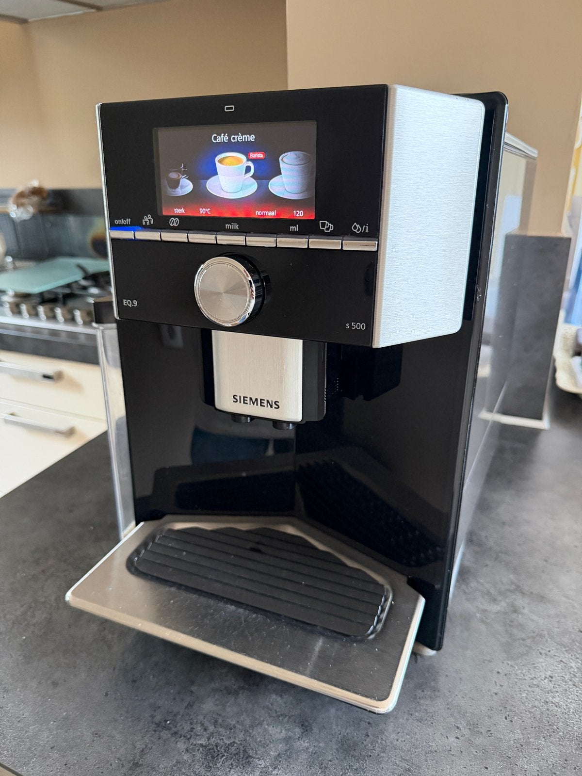 Siemens EQ.9 s500 Volautomatische Espressomachine, Afneembaar waterreservoir, Gebruikt, 10 kopjes of meer, Koffiemachine