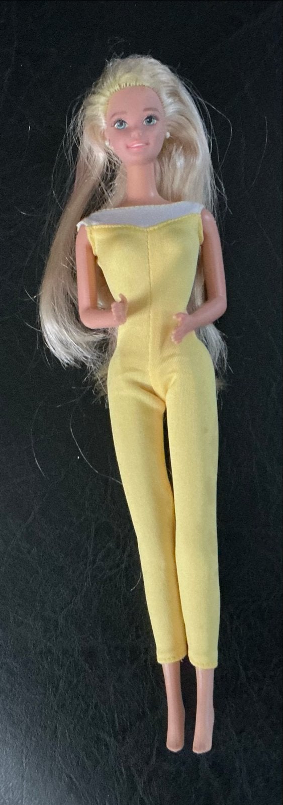 Vintage Barbie Music Lovin pop uit 1985 in gele jumpsuit, Ophalen of Verzenden, Gebruikt, Barbie