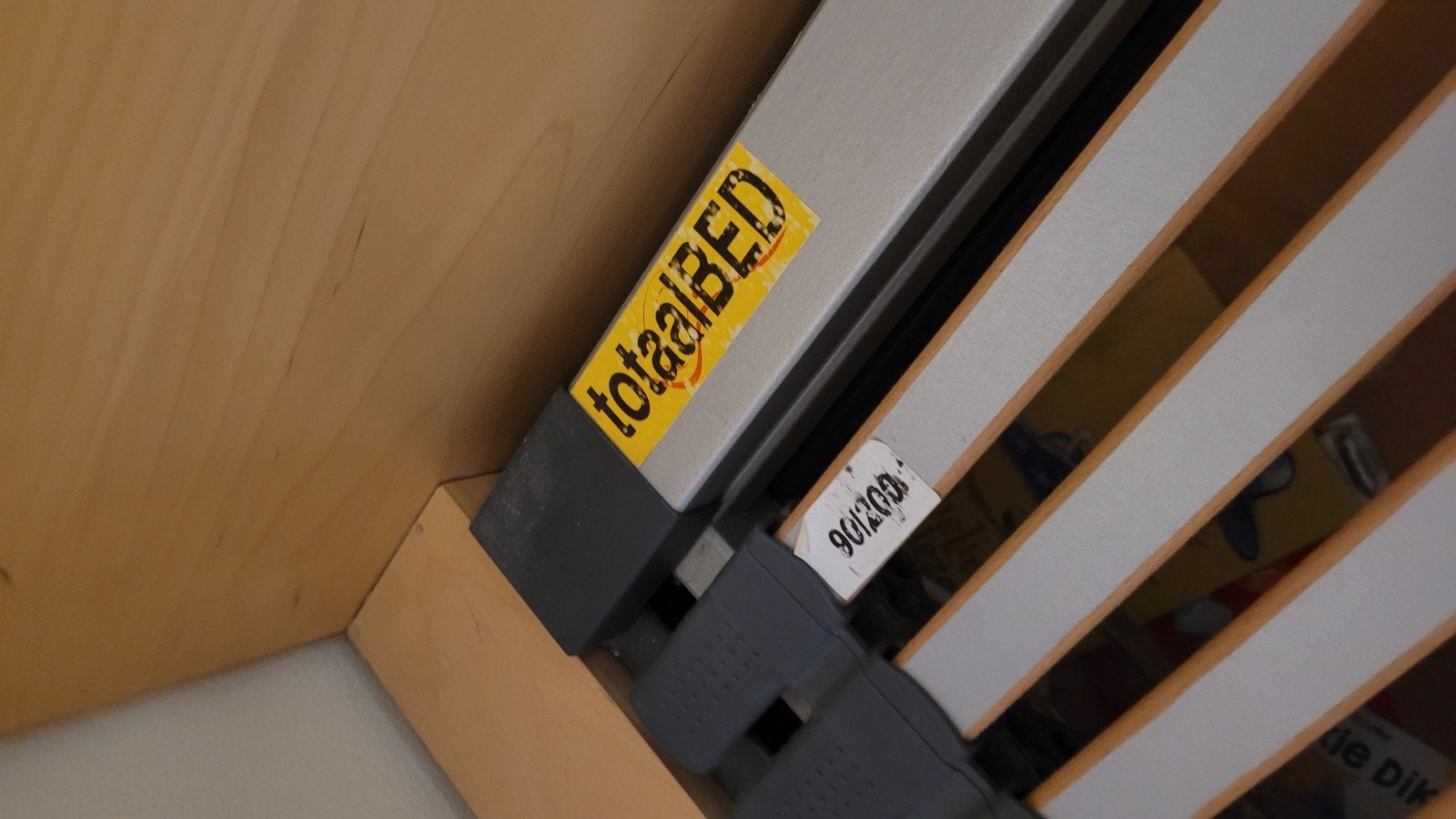 Foto 9 van Ikea Malm tweepersoonsbed met uitschuifbaar hoofdeinde