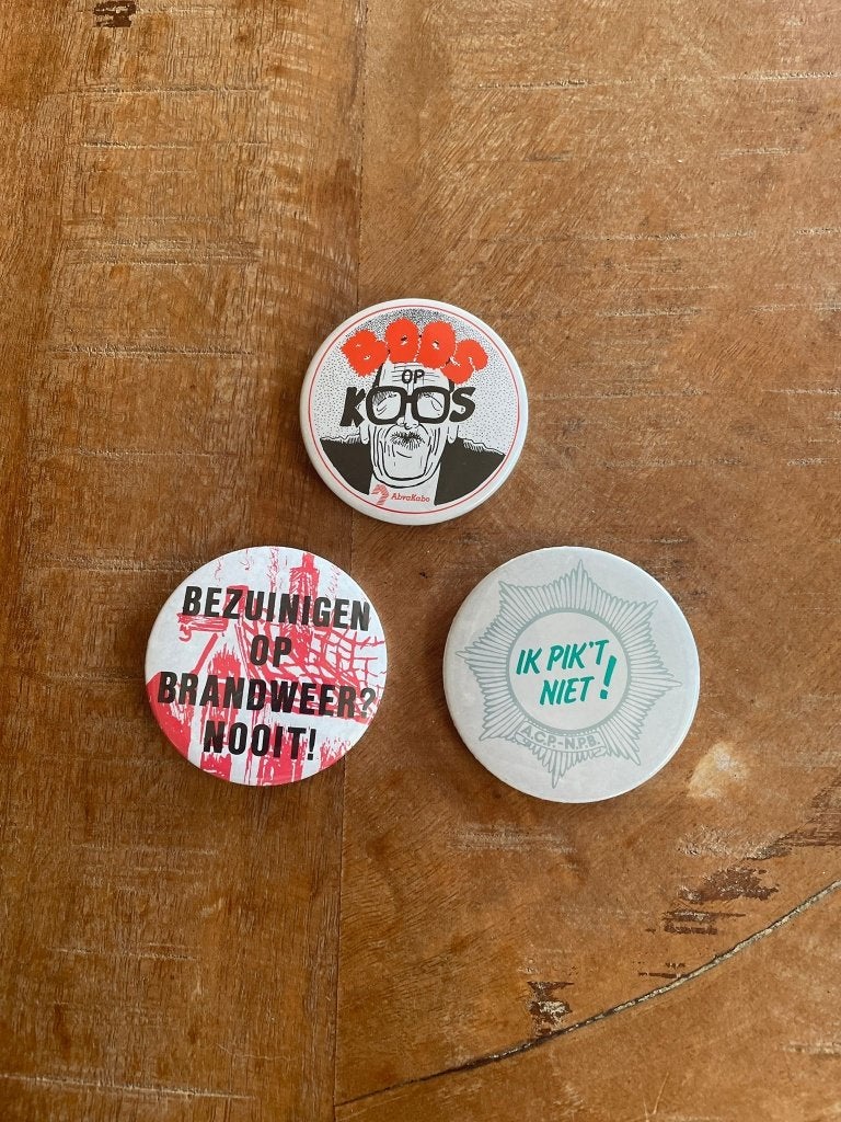 Protest buttons 70/80-er jaren (3 stuks, vintage), Verzamelen, Ophalen of Verzenden, Zo goed als nieuw, Overige onderwerpen, Button