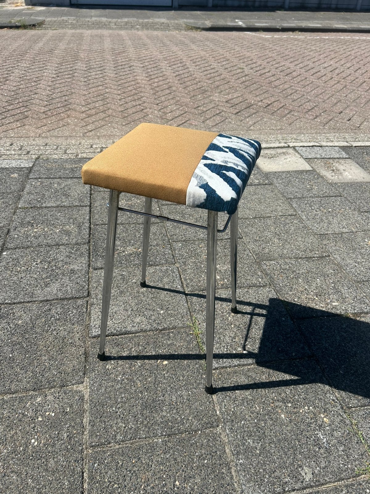Vintage Brabantia Krukje (opnieuw bekleed), 1 kruk, Ophalen, Zo goed als nieuw, 60 tot 90 cm