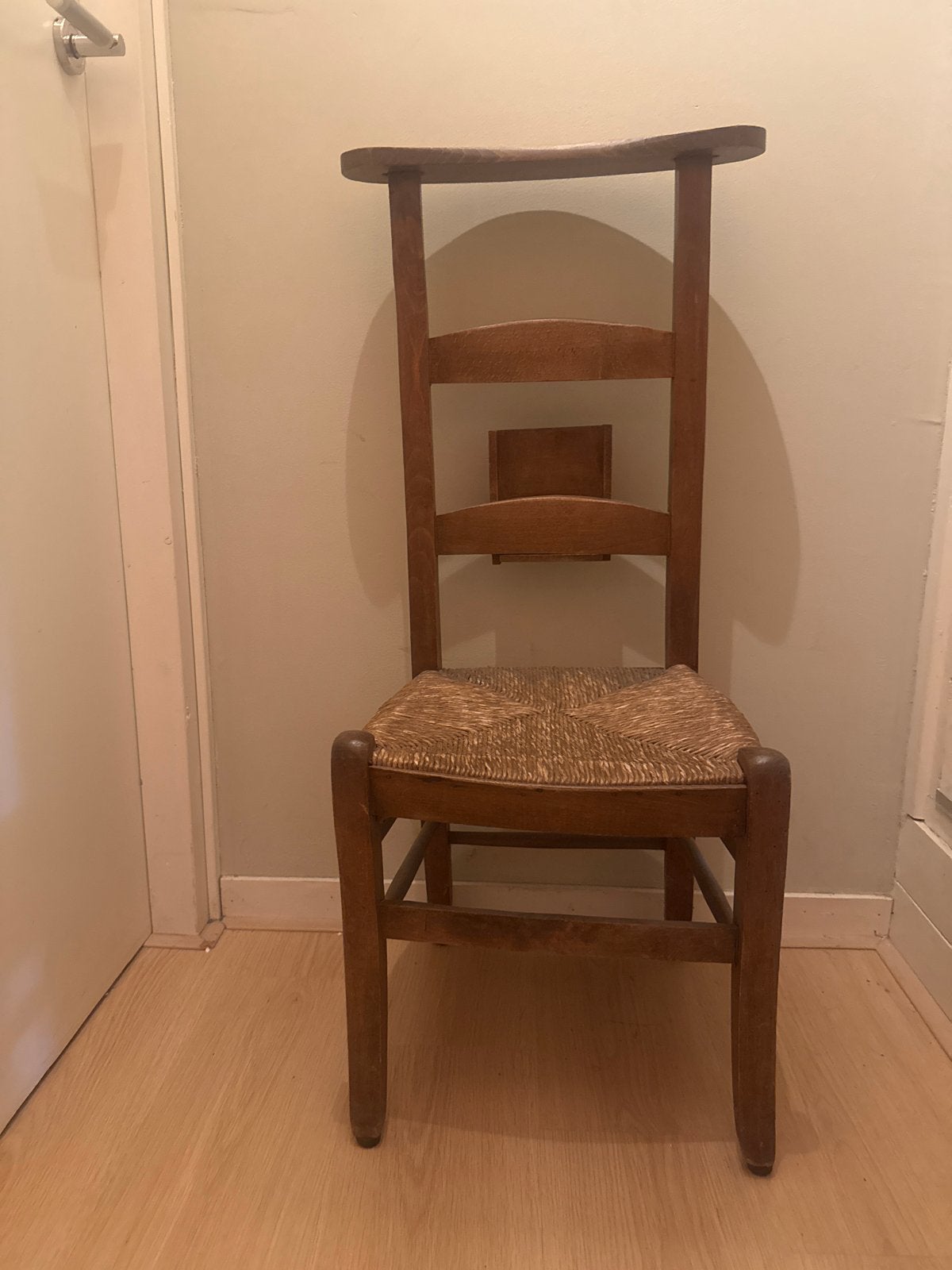 Antieke houten bidstoel met rieten zitting, Ophalen