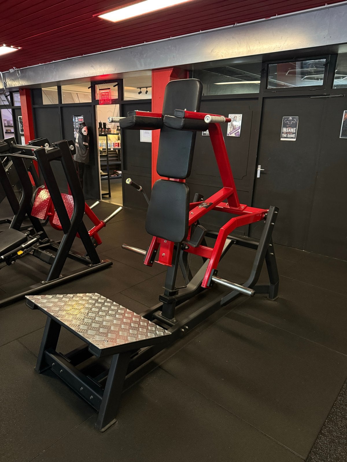 Squat machine plate loaded, Sport en Fitness, Ophalen, Krachtstation, Zo goed als nieuw, Metaal