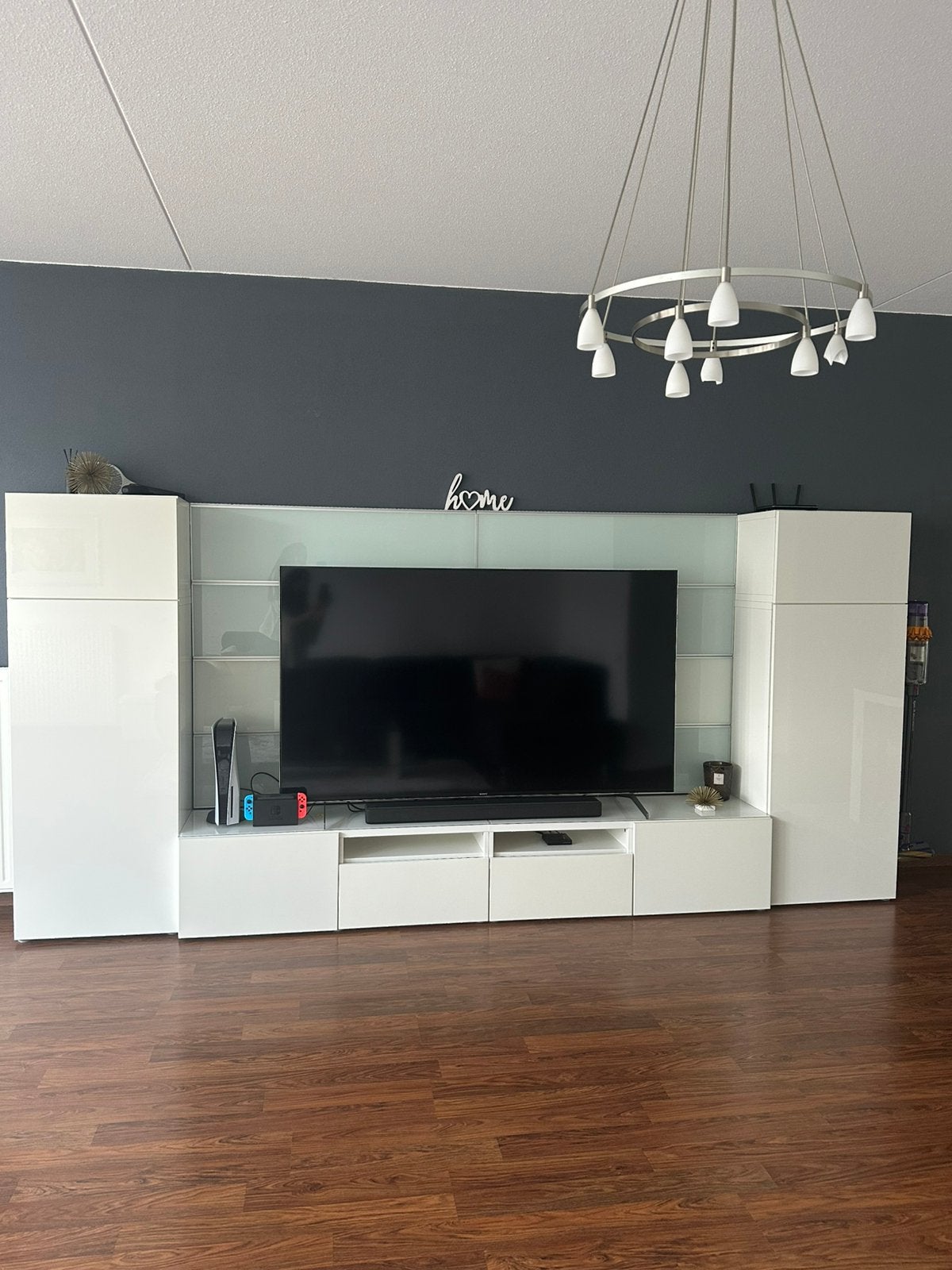 Ikea Hoogglanswit Besta tv meubelkast incl glazen achterwand, Huis en Inrichting, Kasten | Televisiemeubels, Ophalen, Zo goed als nieuw