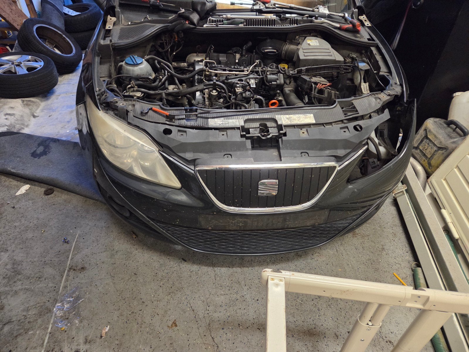 Compleet voorfront Seat Ibiza 6J ST 2011 kleur LW7Z Grij, Ophalen, Gebruikt, Voor, Seat