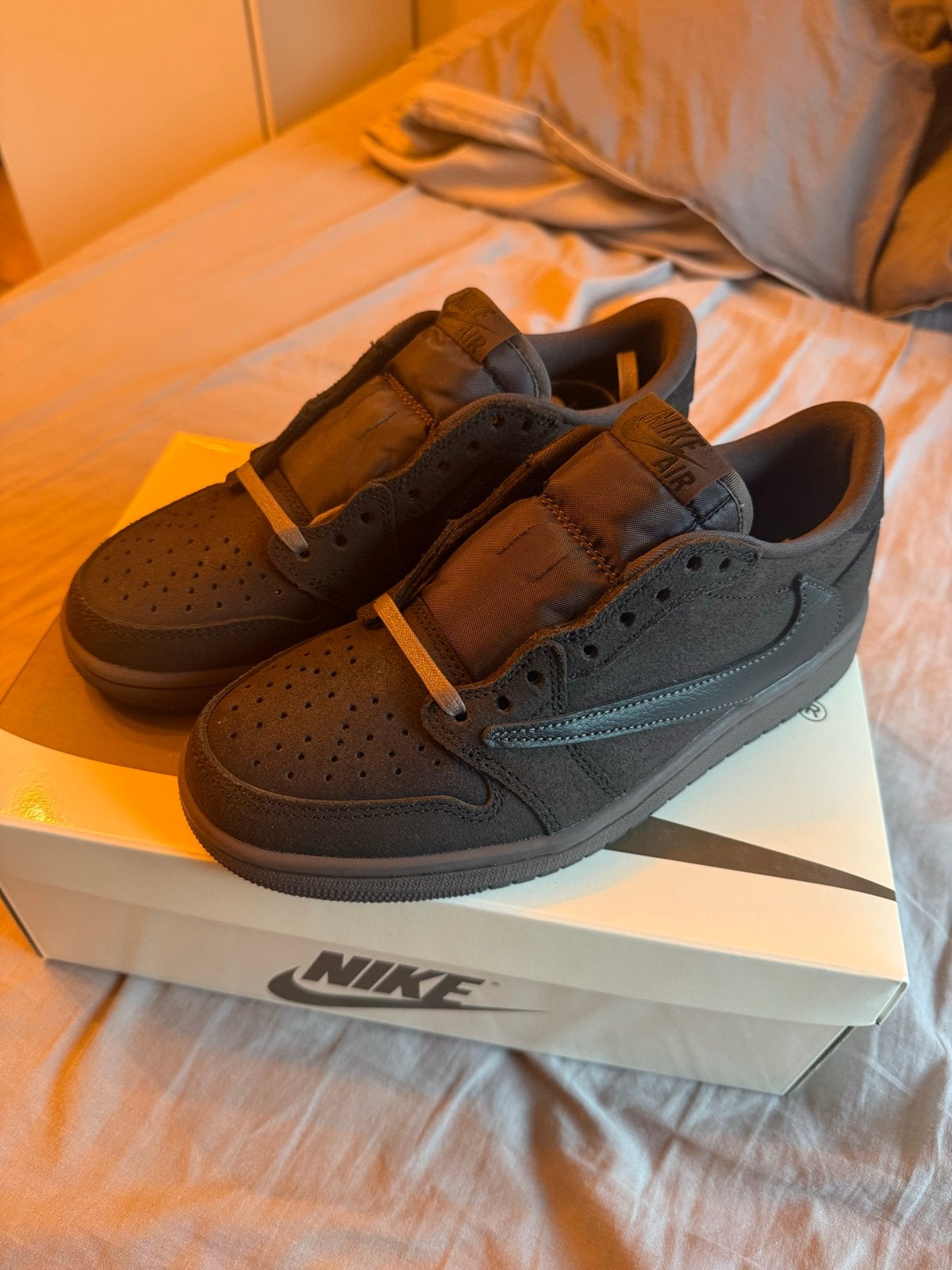 Nike Air Jordan 1 Low Travis Scott Reverse Mocha Maat 36,5, Kleding | Dames, Schoenen, Ophalen of Verzenden, Nieuw, Bruin, Sneakers of Gympen