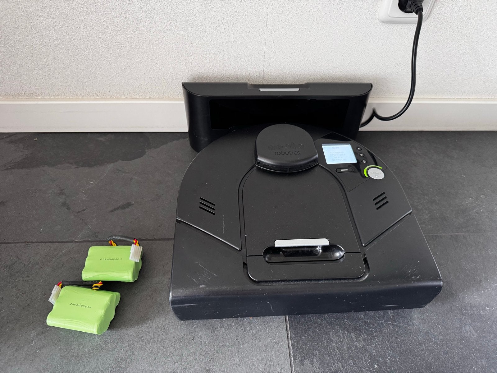 Neato Robotics Robotstofzuiger XV Signature met etra accu, Gebruikt, Robotstofzuiger, Neato, Reservoir