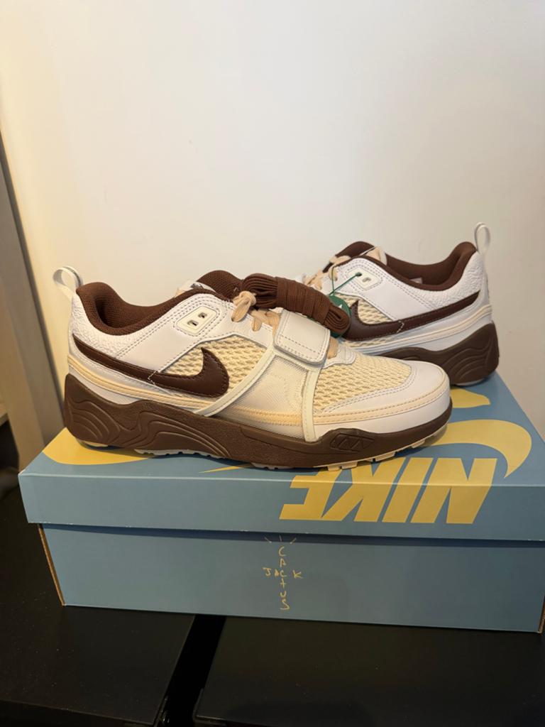 Nike Zoom Field Jaxx Travis Scott Light Chocolate 44 DS, Kleding | Heren, Schoenen, Ophalen, Overige kleuren, Nieuw, Sneakers of Gympen