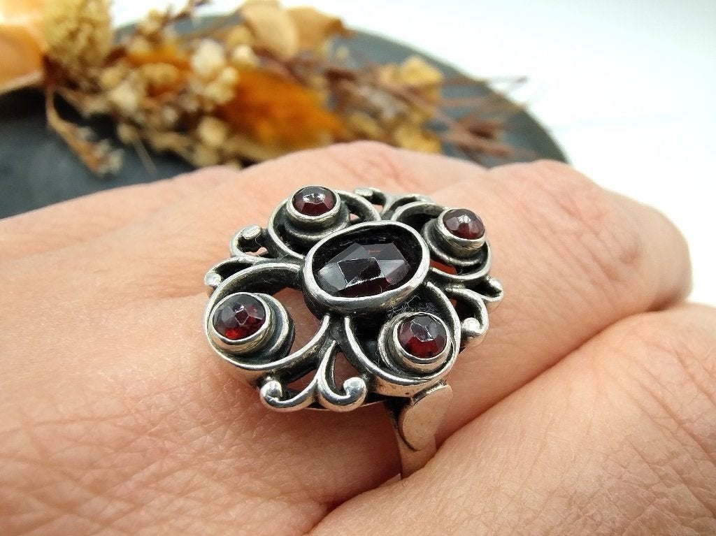 Zilveren vintage ring met 5 geslepen granaten, 19,5 mm, Info@zilverwebsite.nl, Verzenden, 19 tot 20, Zo goed als nieuw