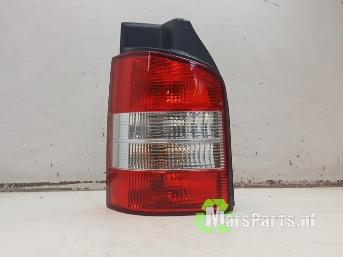 Achterlicht links van een Volkswagen Transporter